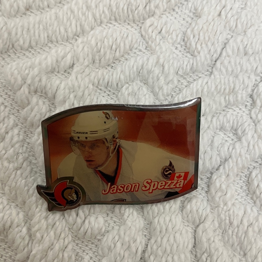 Vintage NHL lapel pins, set of 8 - Picture 7 of 10